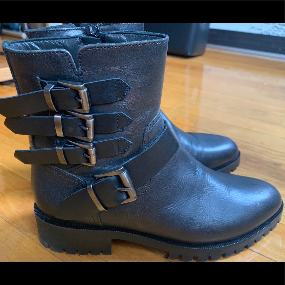 Ankle leather boots black size 8